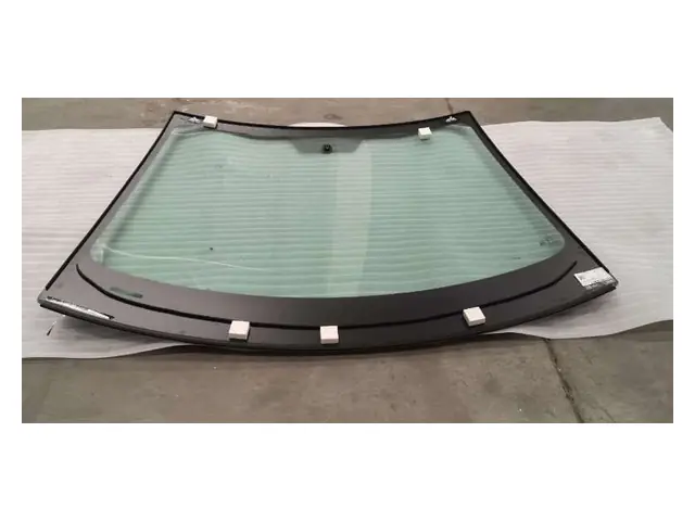 Glass and seals · 前风窗玻璃总成