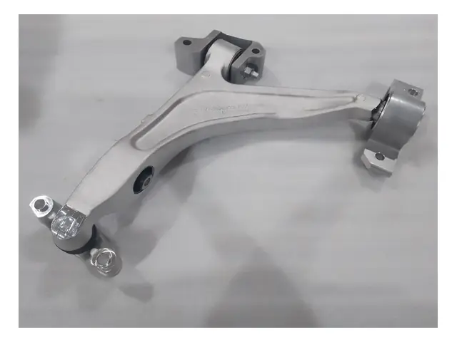 Control arms · 左前下摆臂总成