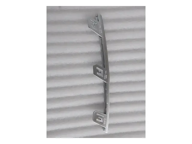 Front bumper · 前保险杠右装饰条Ⅳ