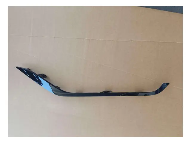 Front bumper · 前保险杠左前中位置灯装饰条