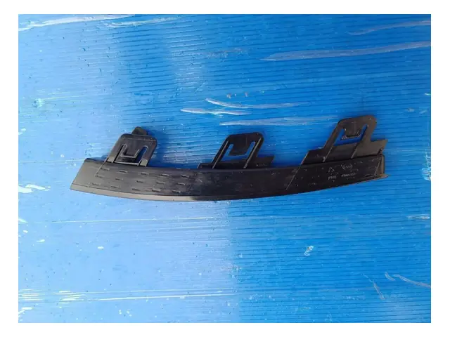 Front bumper · 前格栅装饰板右Ⅱ