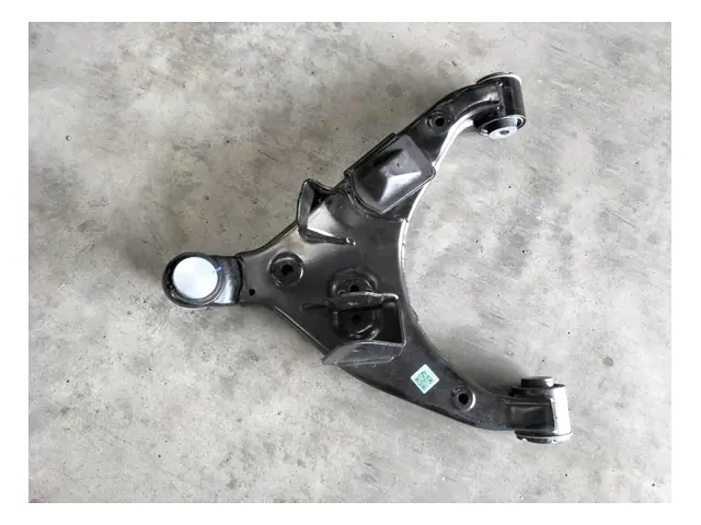 Control arms · 右前下摆臂总成