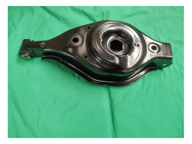 Control arms · 后悬控制臂总成