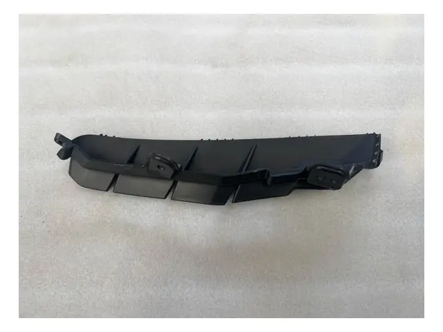 Front bumper · 前保险杠右进风口
