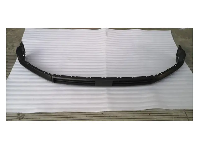 Front bumper · 前保险杠中上本体