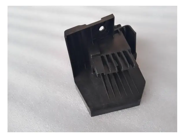 Front bumper · 前保险杠中左安装支架