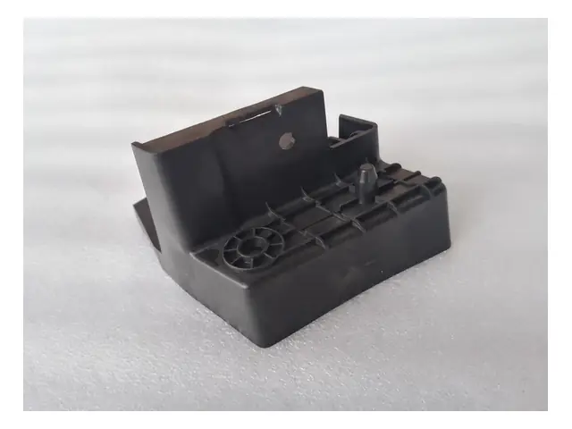 Front bumper · 前保险杠中右安装支架