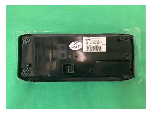 Control panel · 中排左控制面板总成
