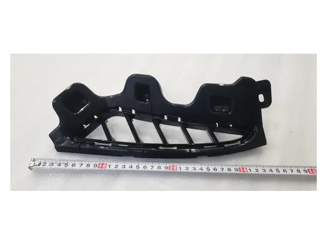 Front bumper · 前保右装饰件