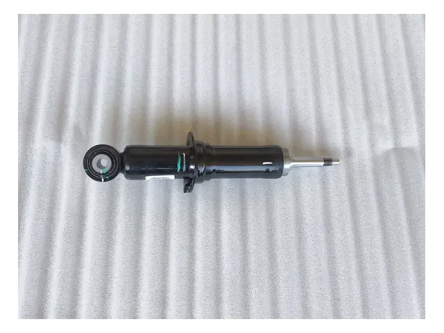 Front shock absorbers · 右前减阻尼器总成