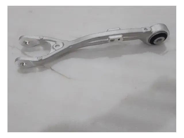 Control arms · 后悬牵引臂总成