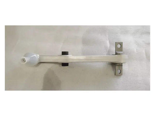 Control arms · 左前下摆臂总成