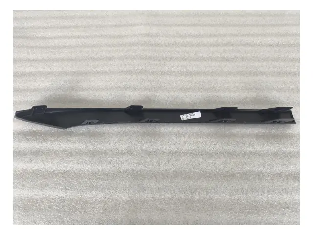 Front bumper · 前保险杠右装饰条-钢琴黑