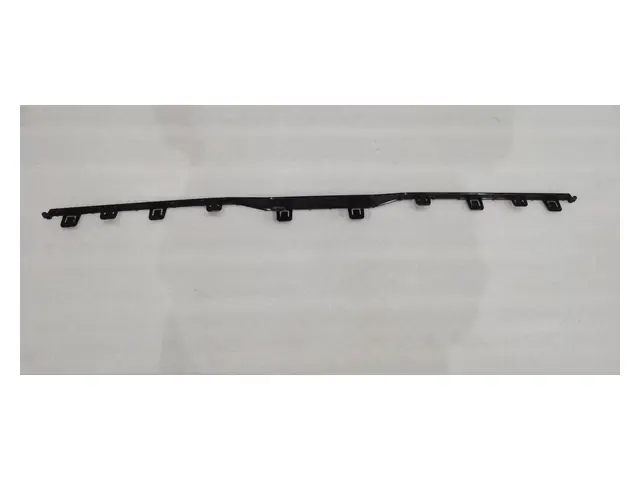 Front bumper · 前保下本体中装饰条