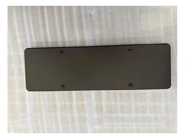 Front bumper · 前保险杠牌照安装座