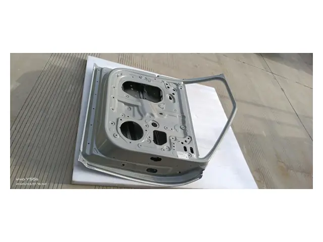 Doors and body sides · 左前门总成