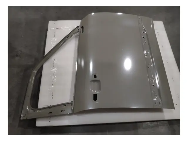 Doors and body sides · 右前门总成